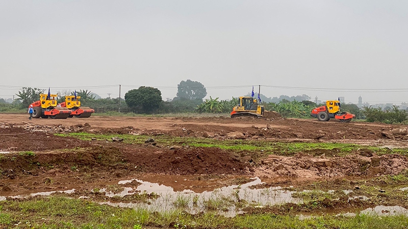 Các nhà thầu thi công Dự án đường Vành đai 4 đoạn thuộc địa phận huyện Hoài Đức.