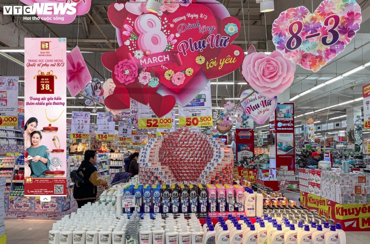 Supermarkets have launched gift boxes containing shampoos, conditioners, shower gels and other items, as well as launching promotion programmes.