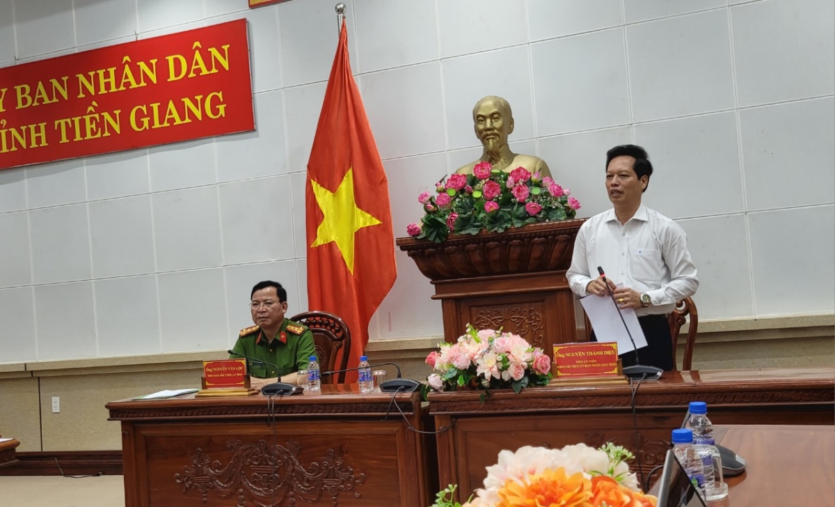 Lãnh đạo UBND tỉnh và Ban Giám đốc Công an tỉnh Tiền Giang chủ trì buổi họp báo.