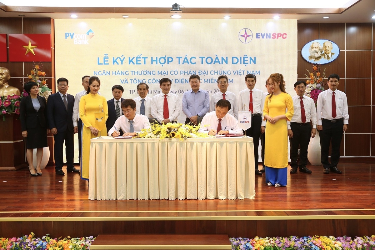 EVNSPC tăng cường hợp tác với nhiều ngân hàng nhằm tạo điều kiện thuận lợi cho người khách hàng, làm đa dạng kênh thanh toán số và nâng cao dịch vụ chăm sóc khách hàng.