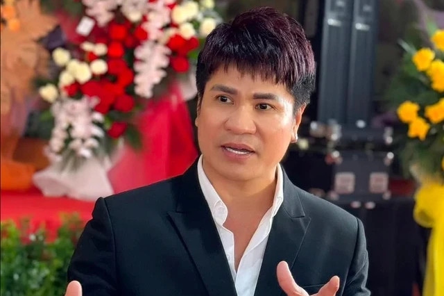 Ca sĩ Lương Gia Huy buồn vì bị lừa đảo hơn 450 triệu đồng. Nam ca sĩ quyết định chia sẻ câu chuyện này để cảnh giác đến mọi người.  Mất một số tiền lớn chỉ trong thời gian ngắn khiến Lương Gia Huy khá sốc. Anh bộc bạch: “Đi hát và kinh doanh tích góp mãi để lo cho 3 đứa nhỏ, tiêu tiền không dám giờ đưa bọn lừa đảo tiêu giúp, trong phút chốc bay hết. Thôi tôi ngu dại thì chấp nhận. Trường hợp bị lừa của tôi cũng sẽ là bài học cảnh giác cho nhiều người trong cuộc sống”. (Nguồn: Thanh Niên)
