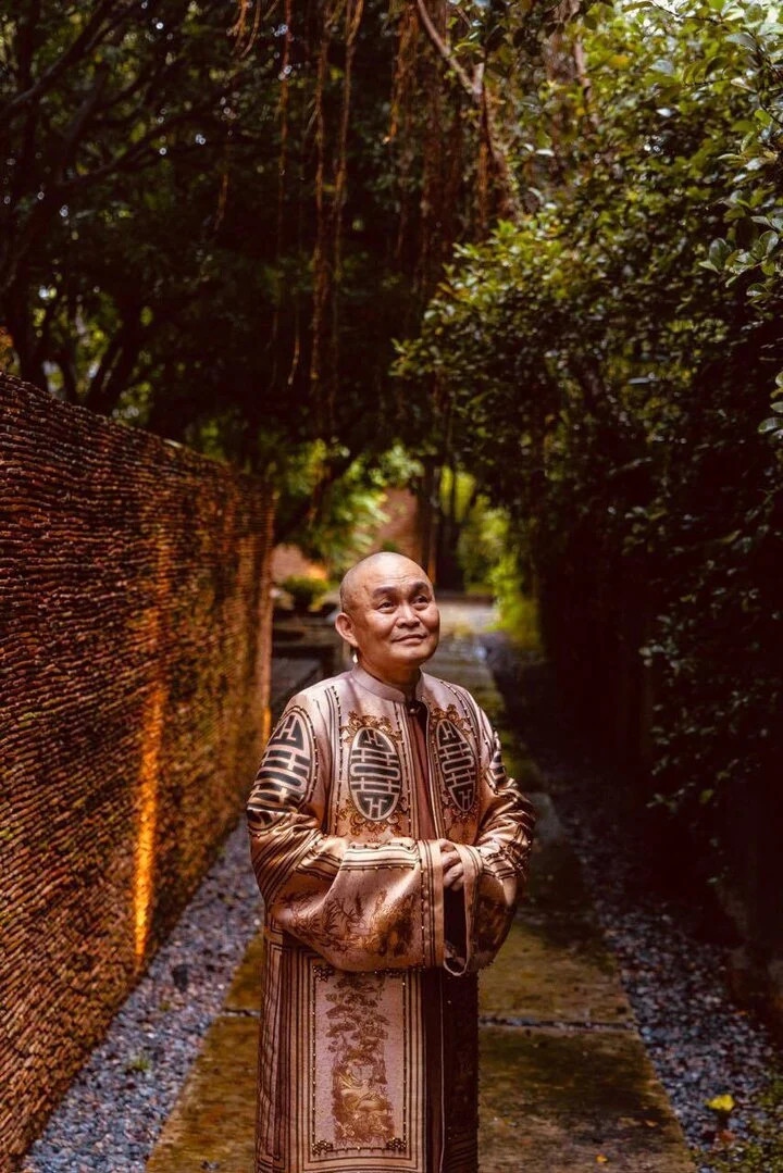 Xuân Hinh cho biết, nhiều khán giả xin địa chỉ để tham quan Bảo tàng Đạo Mẫu nhưng nam nghệ sĩ từ chối vì chưa sẵn sàng đón khách. Xuân Hinh cho biết: "Gần đây, rất nhiều khách thập phương ngỏ ý muốn tham quan Bảo tàng Đạo Mẫu nhưng Xuân Hinh cảm thấy công việc ở Bảo tàng chưa được chu toàn, nếu sớm mở cửa thì khó có thể tiếp đón quý vị một cách chu đáo. Xuân Hinh có đôi lời muốn gửi gắm: Rất mong quý vị thông cảm, chờ đợi và tiếp tục đồng hành với những gì mà quý vị đã tin yêu". Nam nghệ sĩ cho hay, trong thời gian sắp tới, ông sẽ hoàn tất khâu chuẩn bị để có thể mở cửa Bảo tàng, đón nhận khách tham quan: "Khi sẵn sàng đón tiếp quý vị, Xuân Hinh sẽ có thông báo chính thức".
Xuân Hinh cũng bày tỏ sự cảm kích trước tình cảm khán giả đã dành cho Bảo tàng Đạo Mẫu: "Xuân Hinh rất biết ơn quý vị đã quan tâm đến Bảo tàng Đạo Mẫu, là công trình tâm huyết của Hinh cùng các anh em đã đồng lòng xây dựng để bảo tồn và gìn giữ nét đẹp của văn hóa dân tộc". (Nguồn: VTC News)
