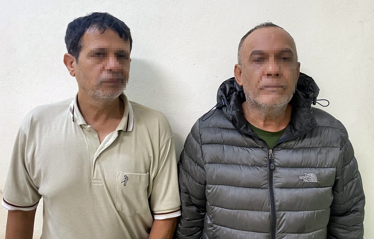 Abdul Aziz và Jahanbakhsh Ghiasi tại cơ quan công an