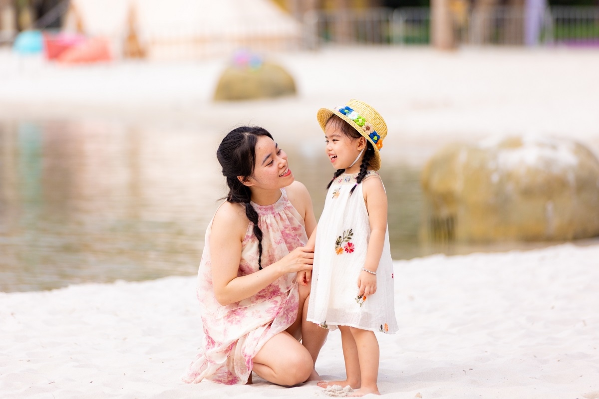 Trong khi đó, góc thư thái Chill zone lại là điểm đến yêu thích của những tâm hồn thích chill. Nhiều gia đình, cặp đôi đến đây để cắm trại, check-in hay đơn thuần là để tận hưởng những phút giây gắn kết bên nhau trong khung cảnh lãng mạn và lưu lại những bộ hình đẹp mê li.