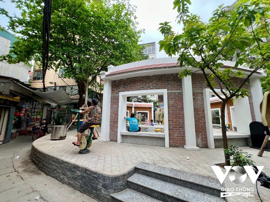 Mỗi buổi chiều, người dân ở đây ra tụ tập tập thể dục và trò chuyện.