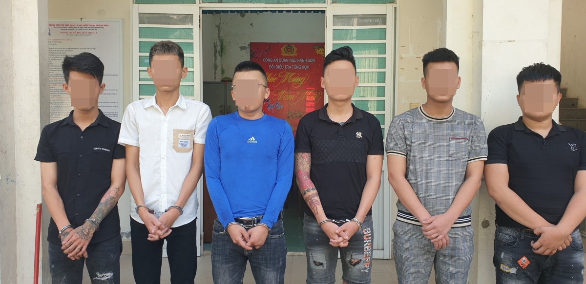 Nhóm đối tượng bị tạm giữ để tiếp tục điều tra.