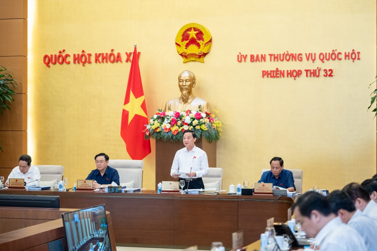 Phó Chủ tịch Quốc hội Nguyễn Khắc Định điều hành phiên thảo luận