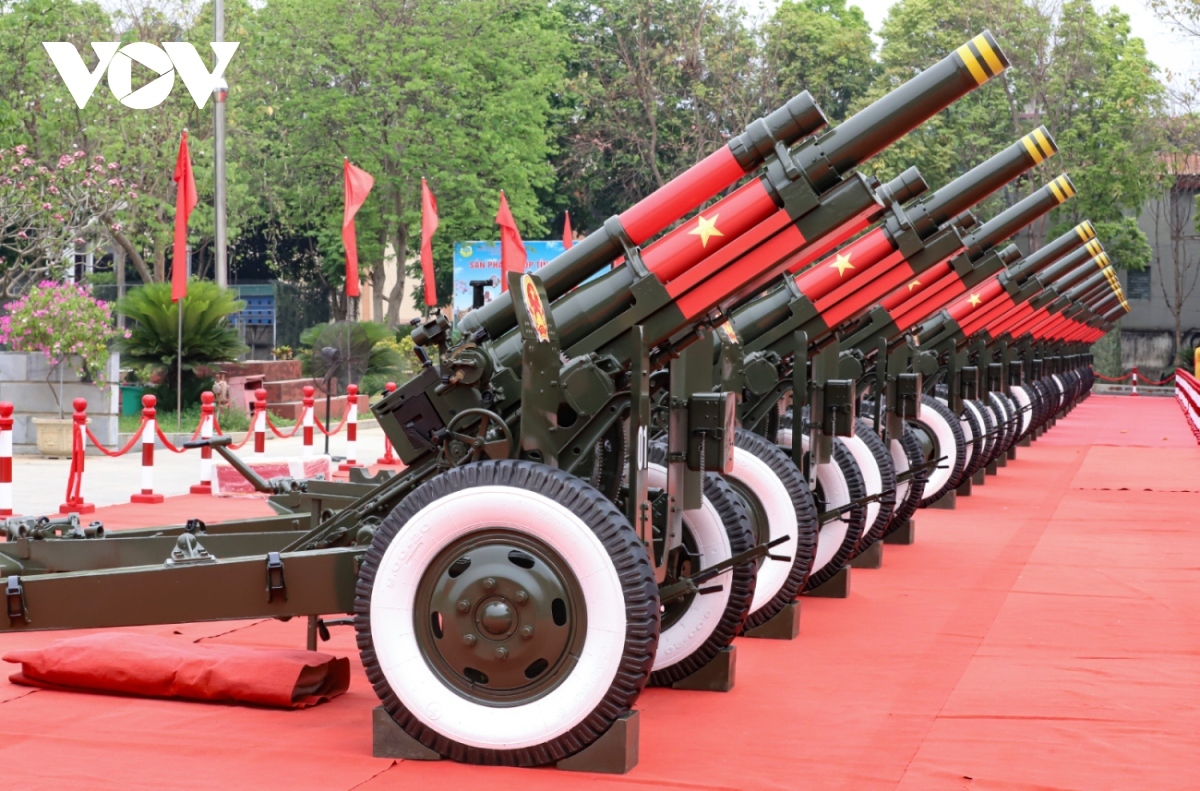 A total of 15 cannons of the artillery force are put on display at the Dien Bien Phu Victory Museum in Dien Bien Phu city for tourists and local residents to view.