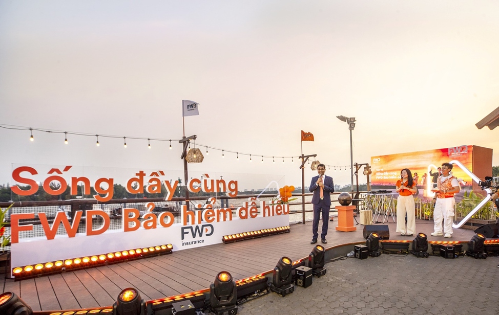 Chiến dịch thương hiệu mới “Sống đầy cùng FWD Bảo hiểm dễ hiểu” (Time to play) lấy cảm hứng từ bình minh và hoàng hôn để tiếp sức và cổ vũ mọi người mạnh mẽ thực hiện đam mê của mình ngay hôm nay