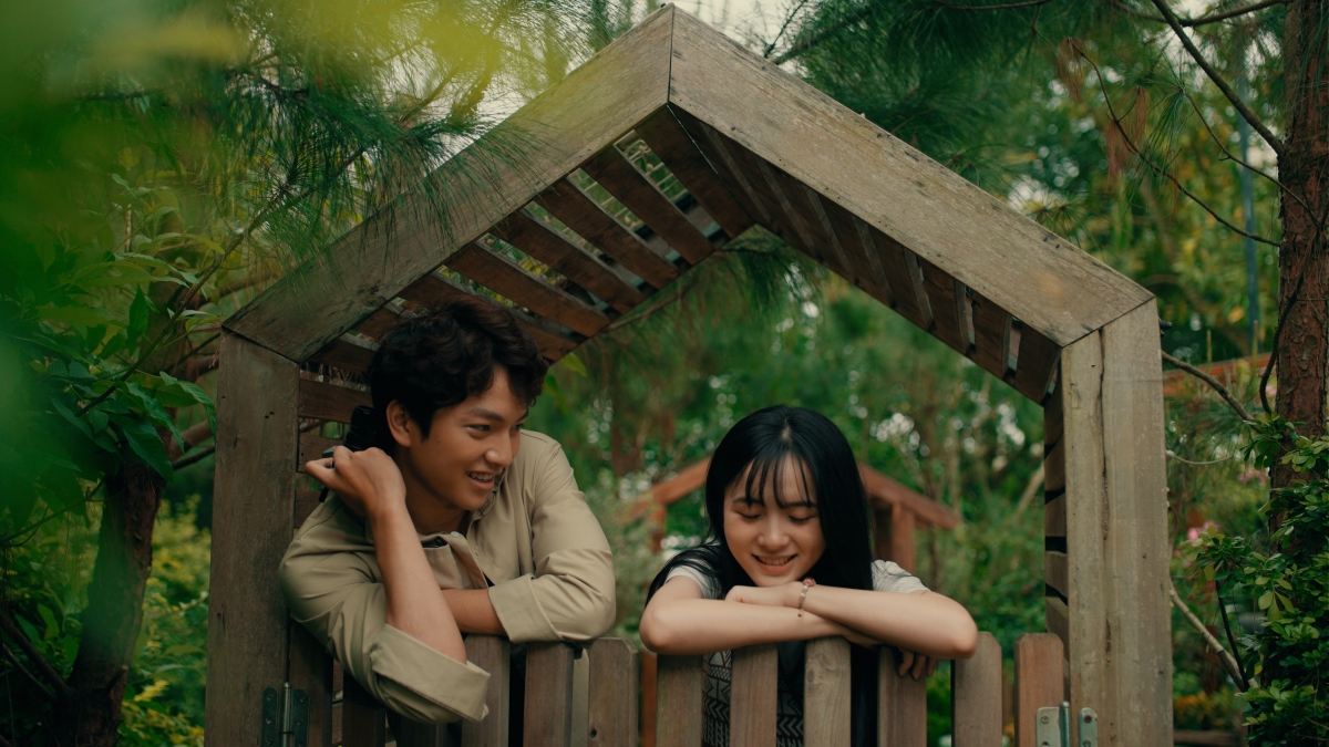 Hình ảnh trong MV "Anh không yêu mùa xuân" của Tô Ngọc Hà