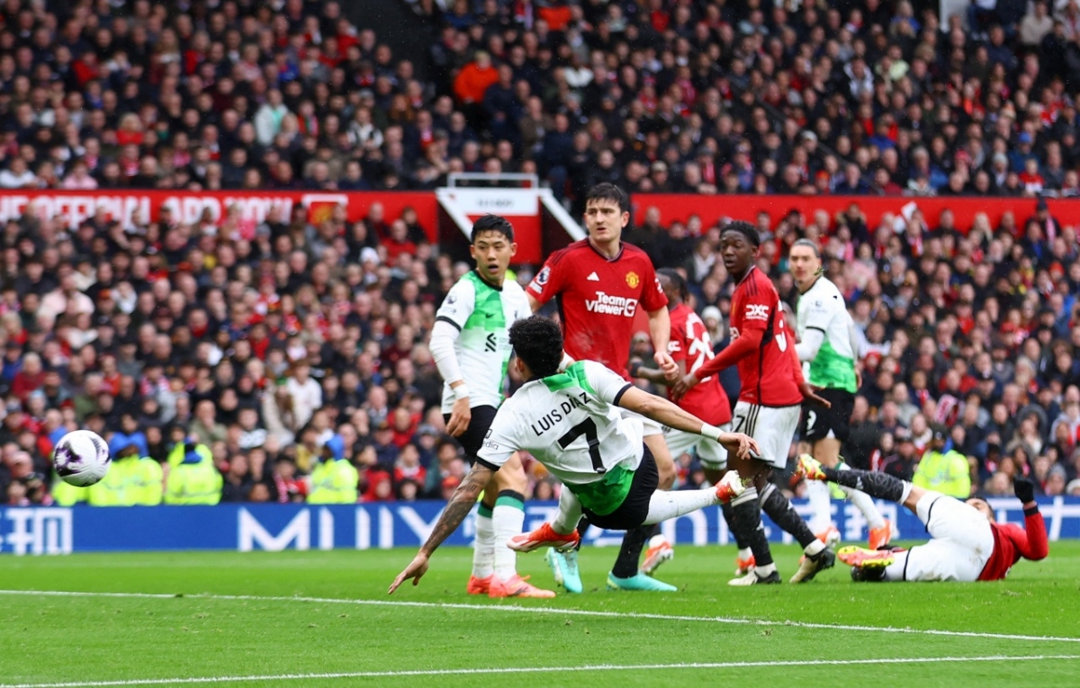 Díaz mở tỷ số cho Liverpool (Ảnh: Reuters)