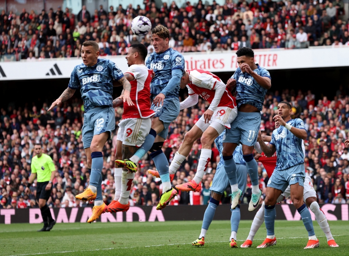 Aston Villa đang chơi phòng ngự - phản công hiệu quả (Ảnh: Reuters)