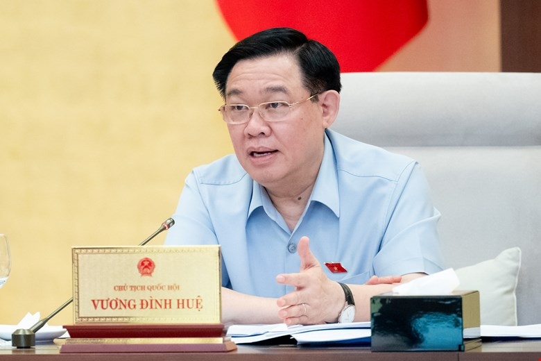 Chủ tịch Quốc hội Vương Đình Huệ góp ý vào dự thảo luật