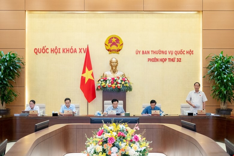 Ủy ban Thường vụ Quốc hội đã bỏ phiếu, quyết định chọn chuyên đề 1 và chuyên đề 2 để trình Quốc hội lựa chọn 1 chuyên đề giám sát tối cao và 1 chuyên đề do Ủy ban Thường vụ Quốc hội thực hiện trong năm tới.