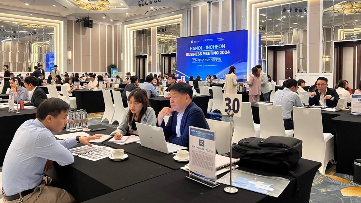 Các hoạt động giao thương giữa đoàn DN thành phố Incheon, Hàn Quốc
với các DN Việt Nam tại Hà Nội ngày 4/4 - Ảnh: KOTRA Hà Nội