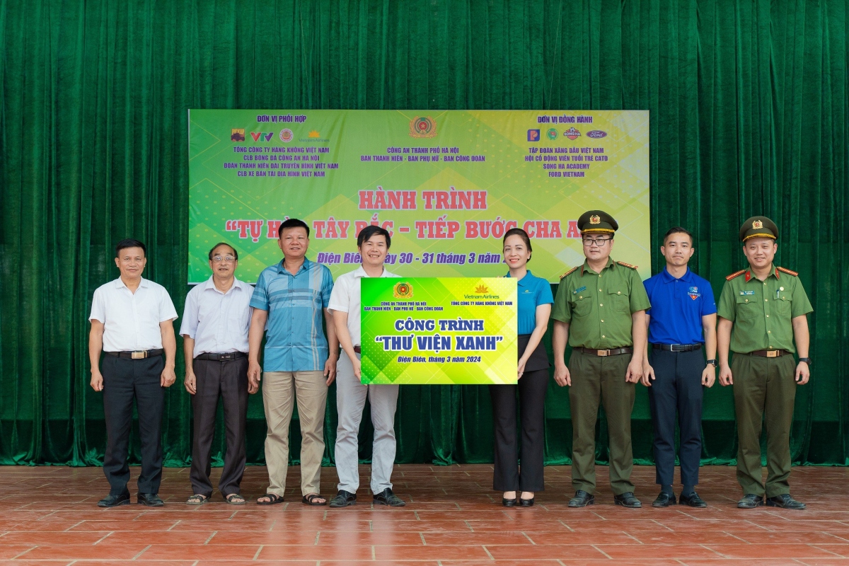 Đây là hoạt động ý nghĩa của Vietnam Airlines hưởng ứng chiến dịch “Tự hào Tây Bắc - Tiếp bước cha anh” do Công an TP Hà Nội phát động