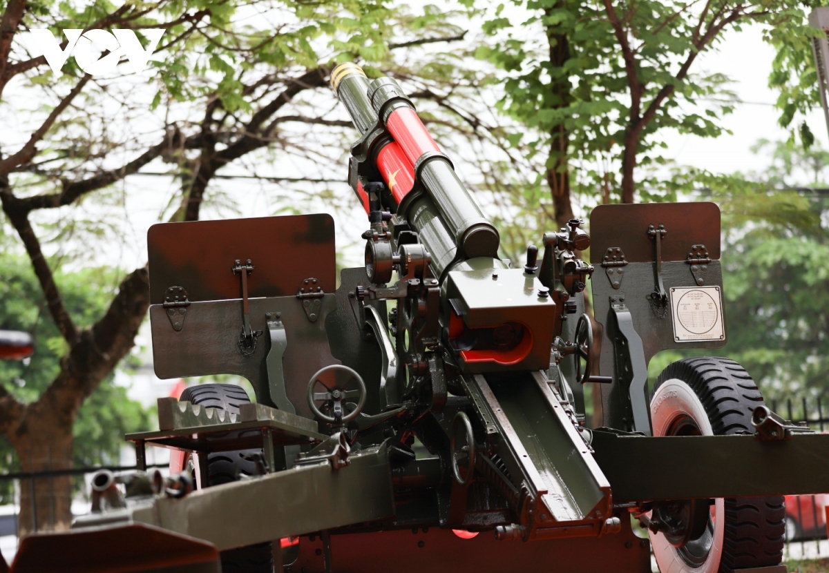 Pictured is a 105 Howitzer, M101 model.