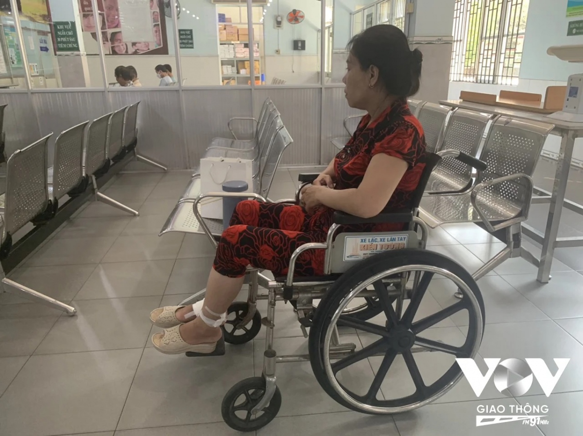 Bệnh nhân Thanh Hà tiêm phòng và xử lý vết thương chó cắn tại Viện Pastuer