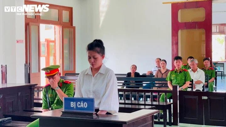 Nguyễn Phạm Tiểu My tại phiên tòa sáng 23/4.