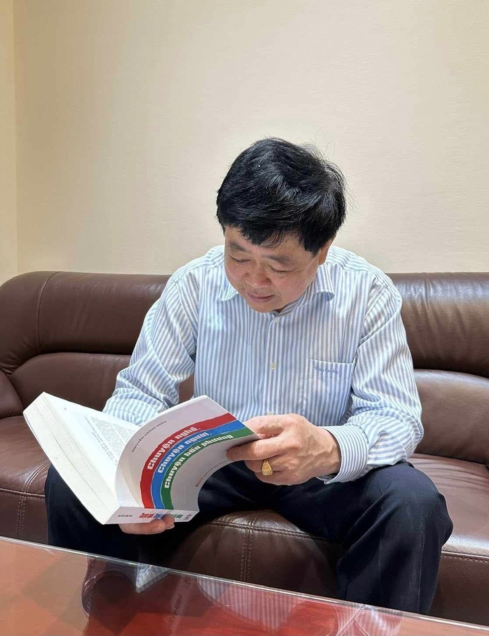 Nhà báo, nhà văn Nguyễn Thế Kỷ - nguyên Tổng Giám đốc Đài TNVN viết lời giới thiệu cuốn sách.