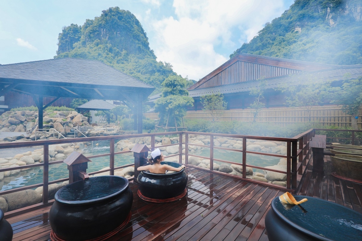 Tắm khoáng nóng là “liều thuốc” cần thiết để nạp năng lượng, giải tỏa căng thẳng cuộc sống