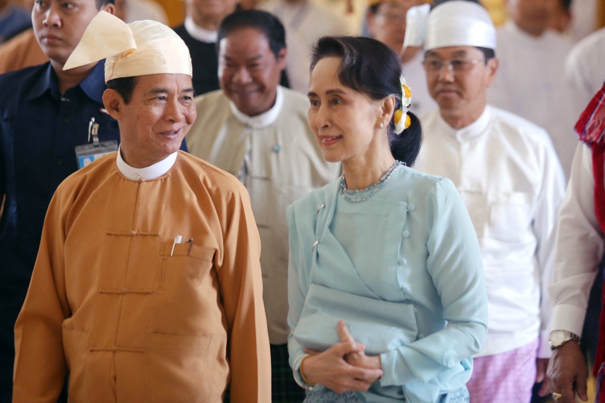 Bà San Suu Kyi và cựu Tổng thống U Win Myint năm 2018 (Ảnh: AFP)