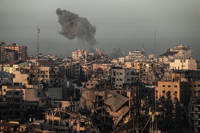 Khói bốc lên sau cuộc không kích của Israel vào Gaza. Ảnh: ANNADOLU AGENCY