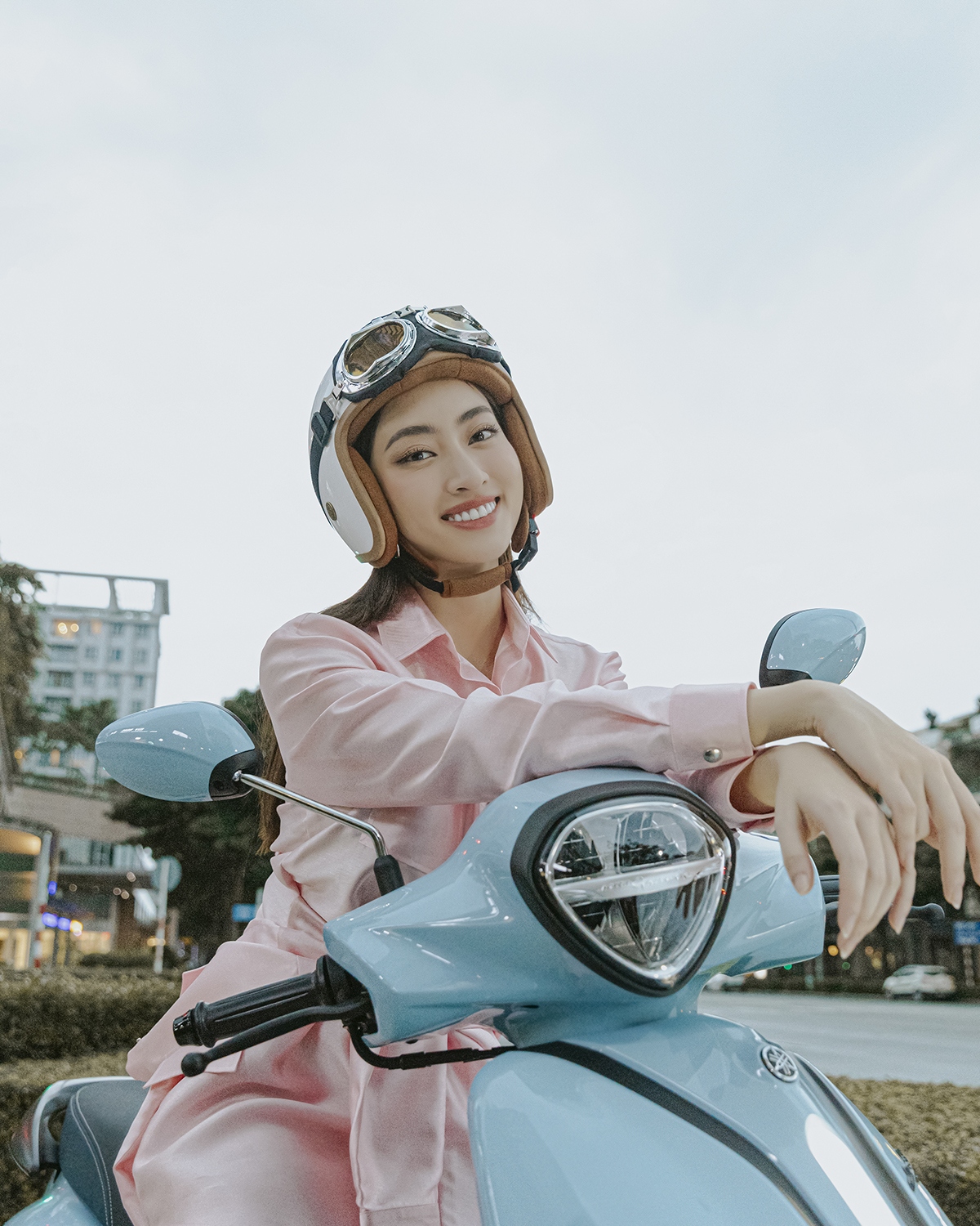 Lương Thùy Linh chọn Yamaha Grande Hybrid làm người bạn đồng hành trong những chuyến đi gần