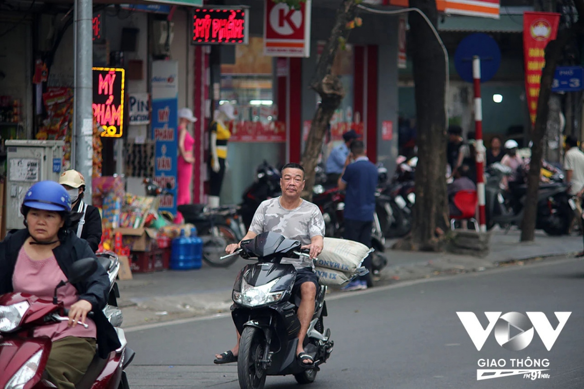 Với người lớn tuổi, việc không đội mũ bảo hiểm khi tham gia giao thông, nếu chẳng may gặp tai nạn việc phục hồi sẽ rất khó khăn so với người trẻ tuổi bởi cơ thể đã lão hóa...