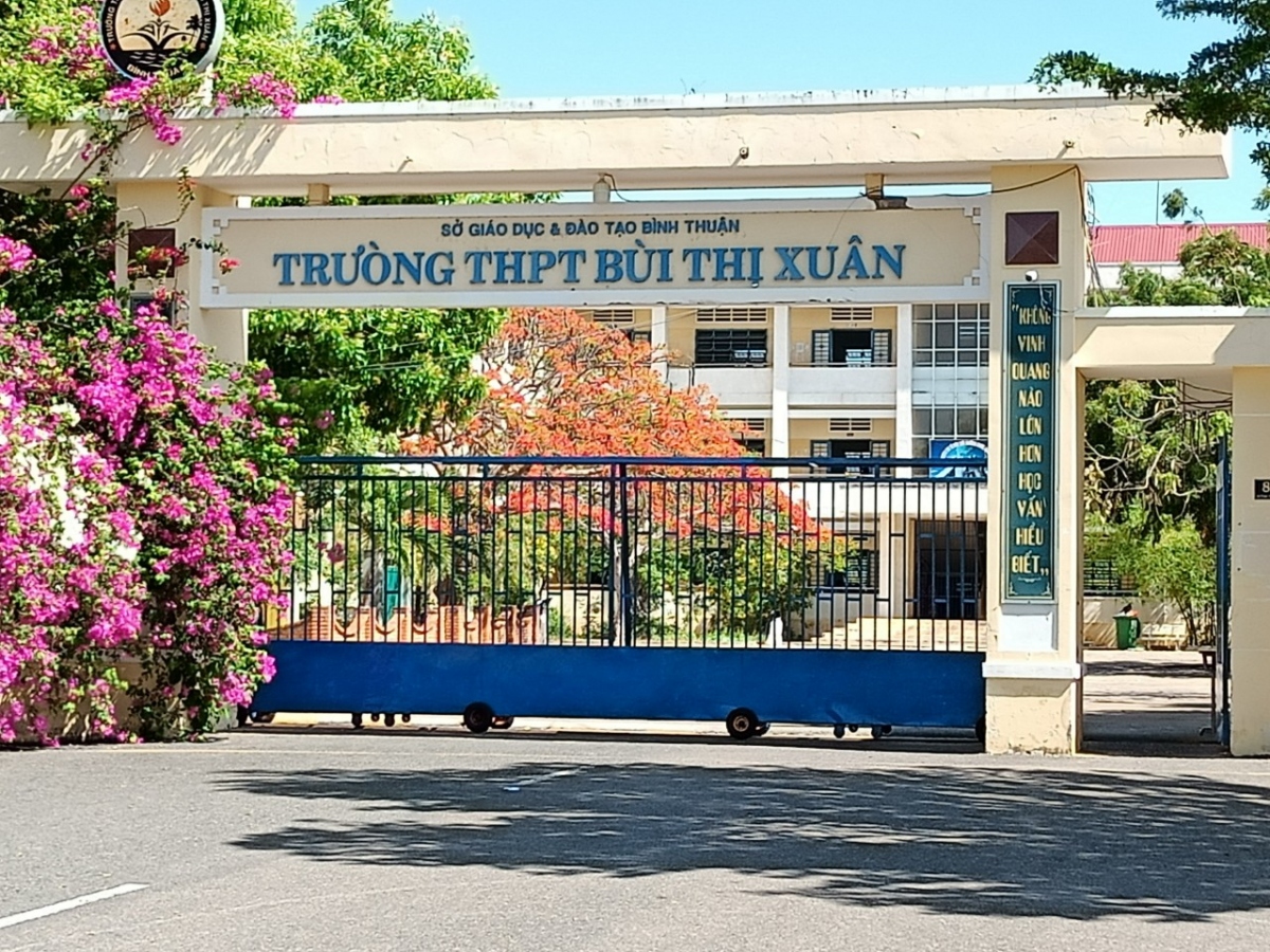 Nam sinh tử vong là học sinh lớp 11 Trường THPT Bùi Thị Xuân. (Ảnh: Đoàn Sĩ)