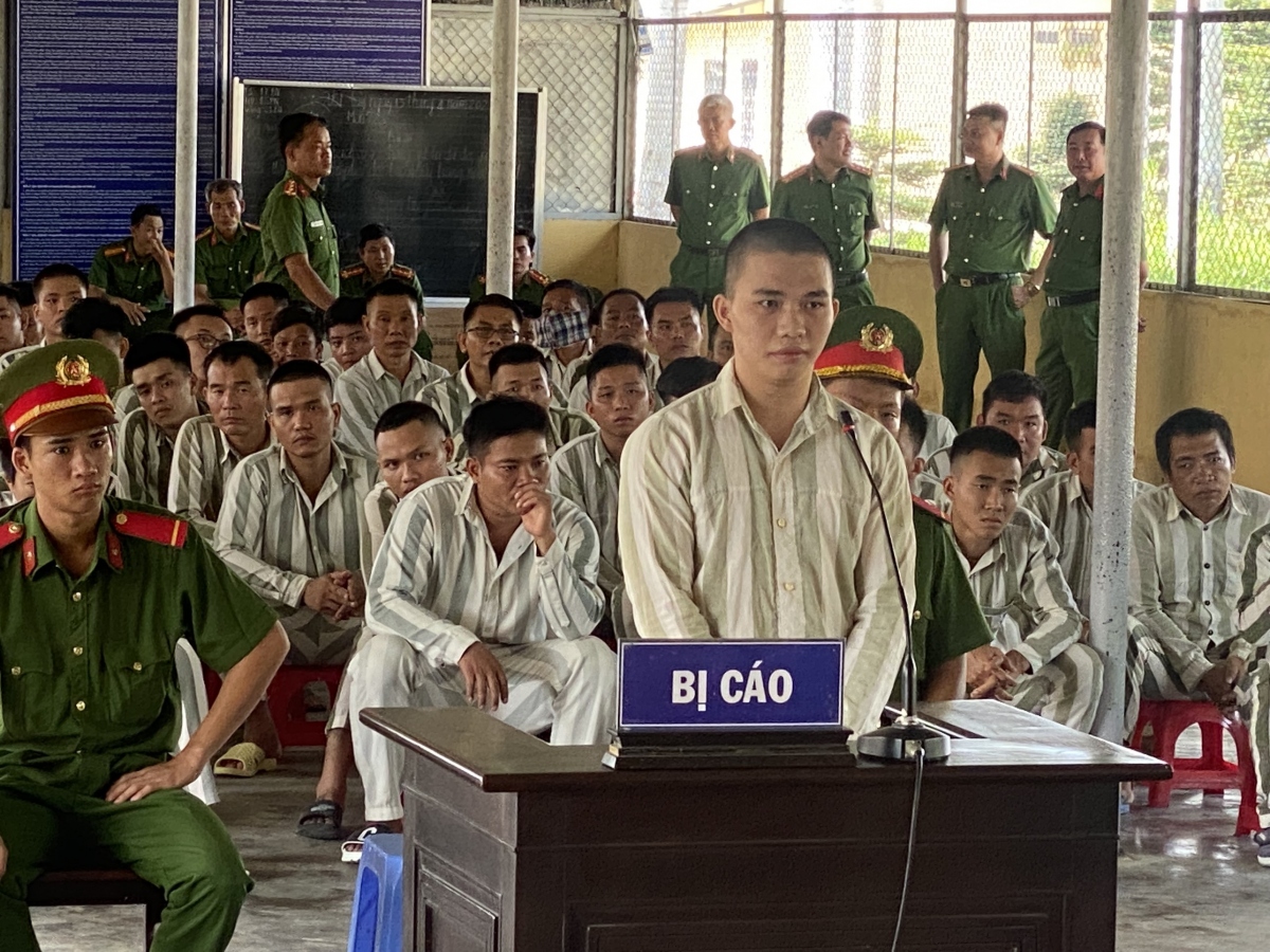 Bị cáo Vương Trọng Hưng tại phiên xét xử.