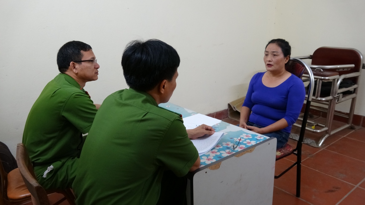 Đối tượng Trần Thị Hạnh đến cơ quan công an đầu thú