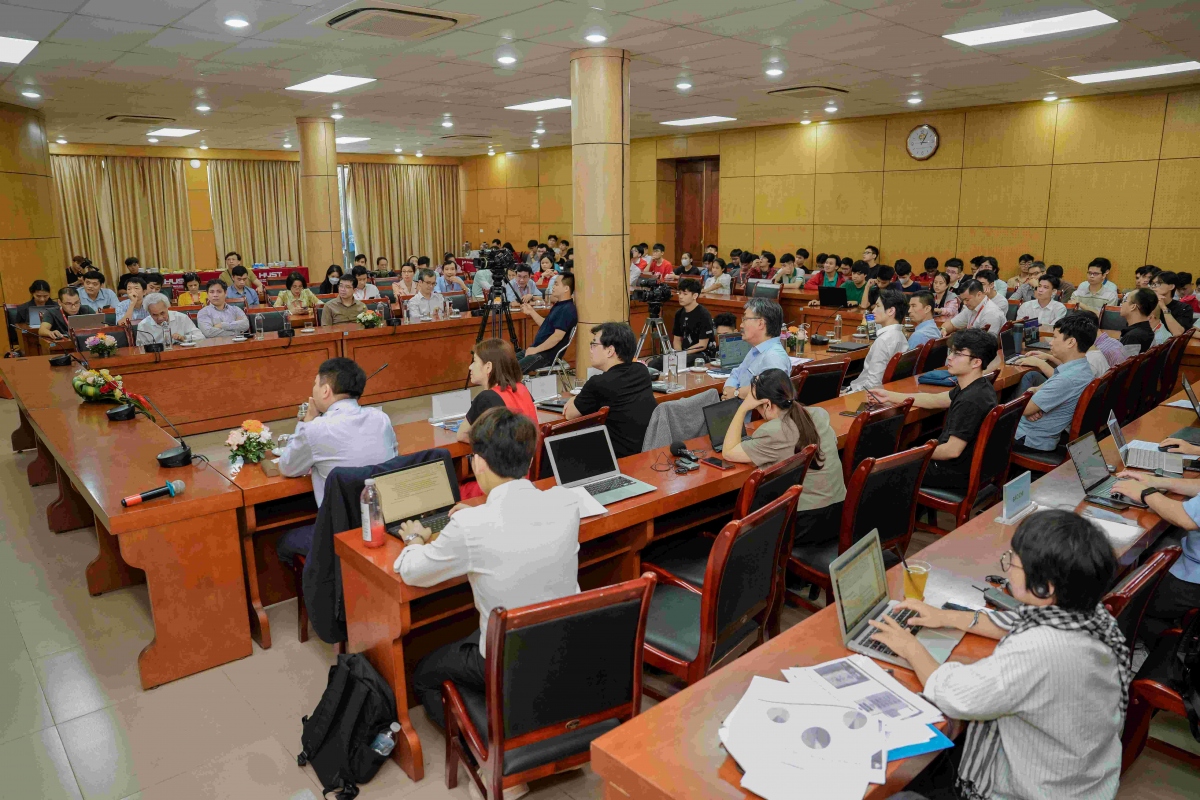 Tọa đàm “Hệ thống bán dẫn tiên tiến cho thế giới bền vững” trong khuôn khổ sự kiện InnovaConnect (chiều ngày 17/4) thu hút nhiều người tham dự