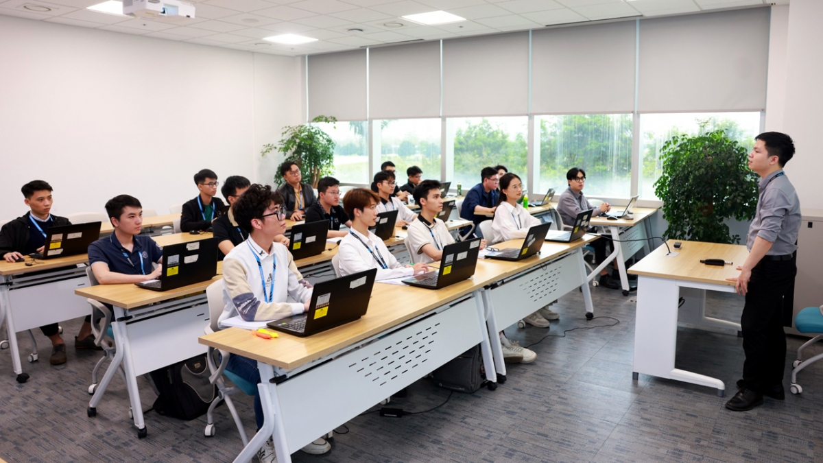 Nhân viên SRV tham gia các chương trình đào tạo - Ảnh: SRV