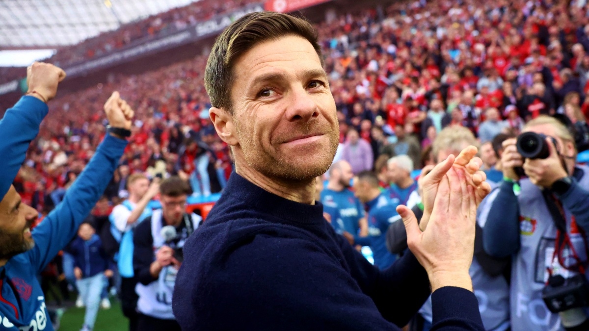 HLV Xabi Alonso giúp Leverkusen phá bỏ lời nguyền “Neverkusen”. (Ảnh: Reuters)