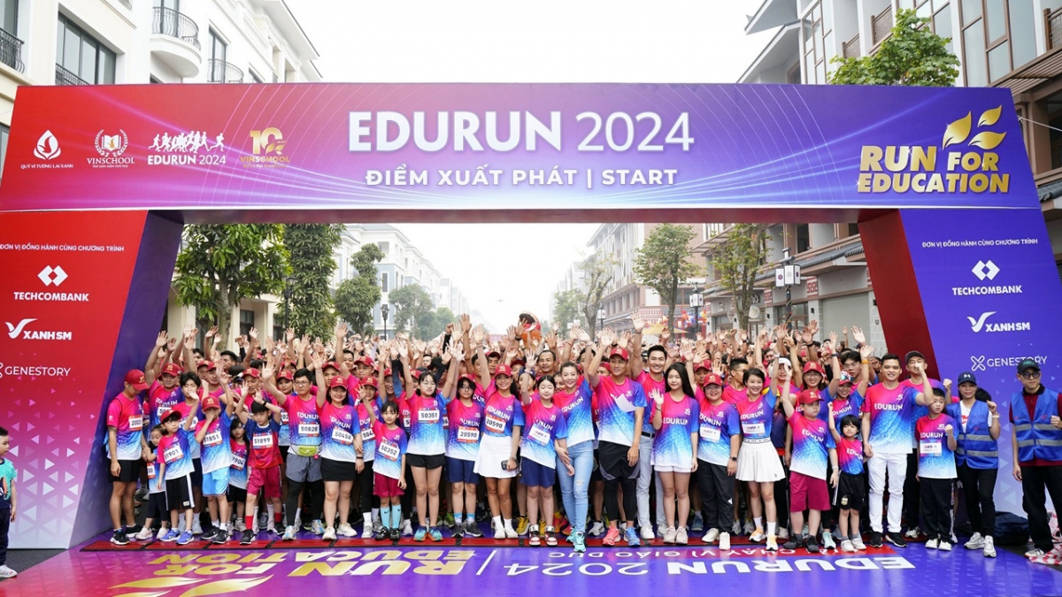 Dàn nghệ sĩ phụ huynh truyền cảm hứng như Diễn viên Mạnh Trường, Thanh Hương, Hoàng Kim Ngọc, cựu siêu mẫu Thúy Hằng, cầu thủ Mạc Hồng Quân tiếp lửa cho 10.000 VĐV