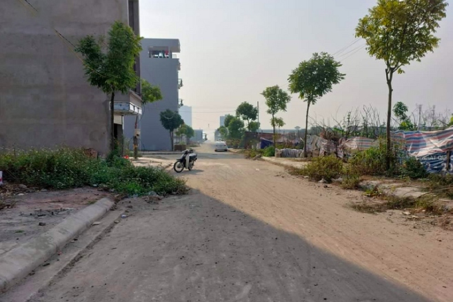 Nhiều lô đất ở khu Tứ Hiệp được rao bán nhiều tháng nay nhưng vẫn không có người hỏi mua (Ảnh minh hoạ)