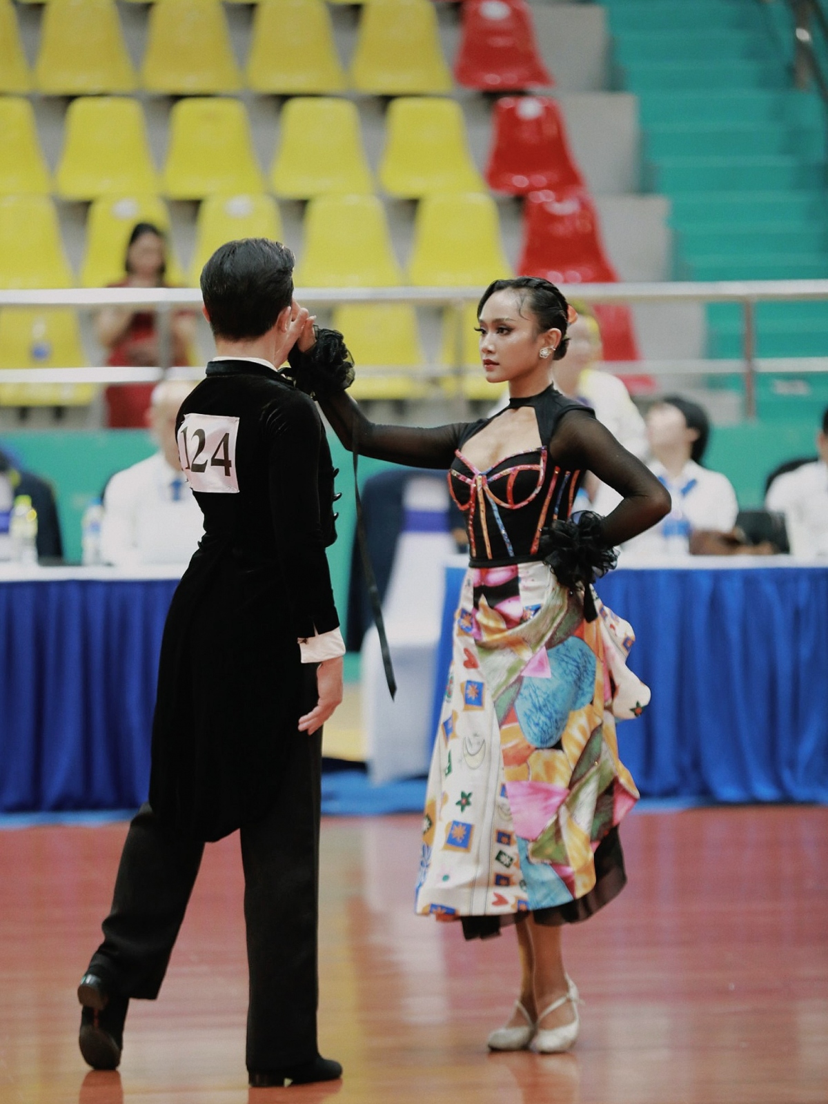 Nguyễn Tuấn Đạt và Quản Ý Phương Trinh trong phần thi điệu Tango 