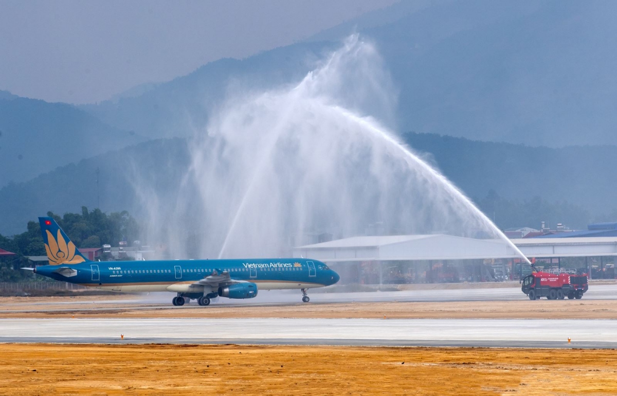 Vietnam Airlines tăng thêm chuyến bay nội địa nhằm phục vụ nhu cầu đi lại cao của người dân dịp nghỉ lễ Lễ kỷ niệm 70 năm chiến thắng Điện Biên Phủ. 