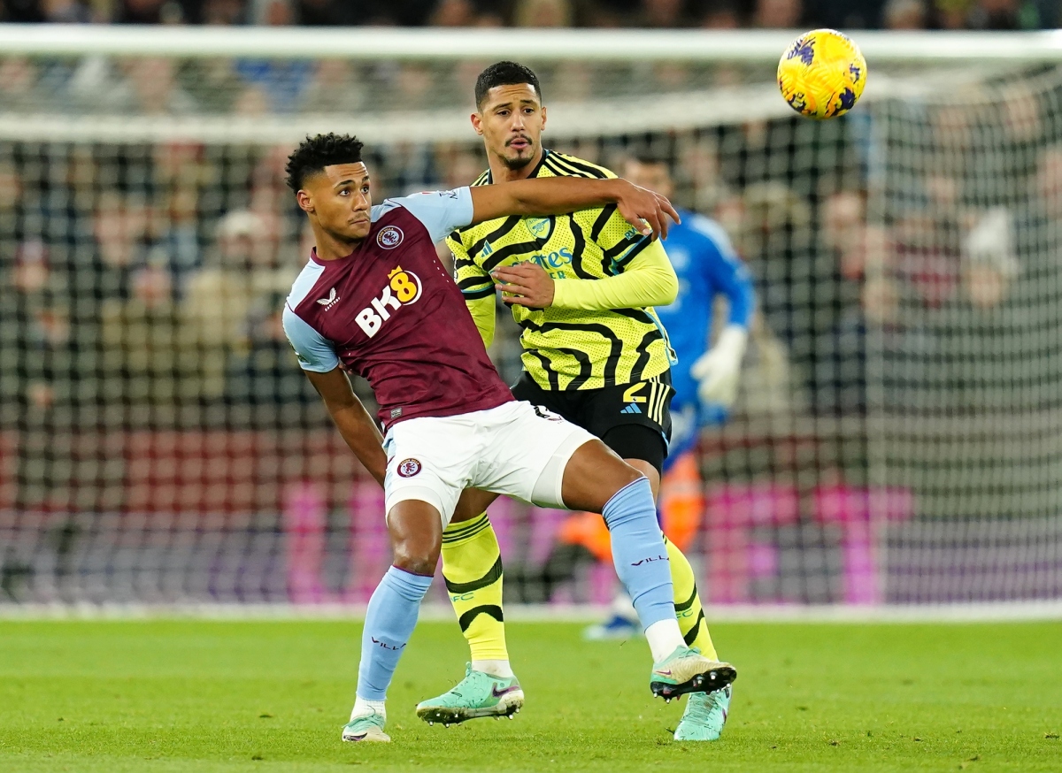 Arsenal cần chiến thắng để tiếp tục dẫn đầu bảng Ngoại hạng Anh còn Aston Villa cần chiến thắng để cạnh tranh vé dự Champions League mùa tới. (Ảnh: Getty)
