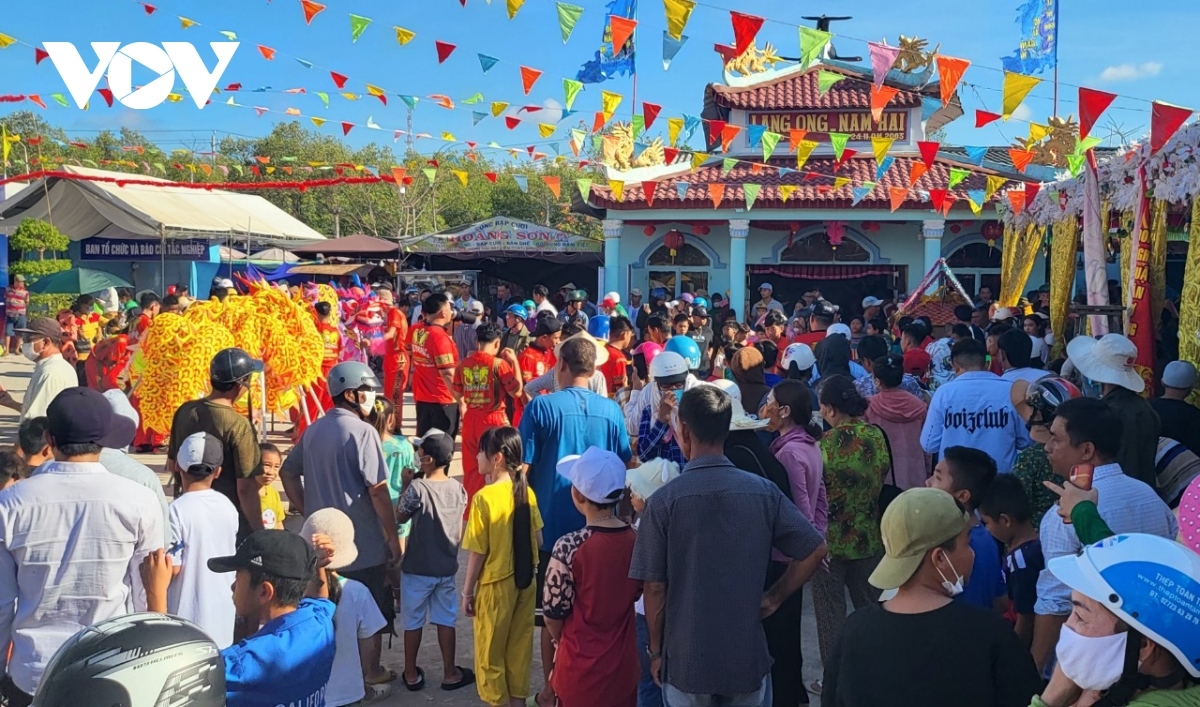 The festival is a cultural identity of southcentral coastal localities, which has been preserved and passed down through various generations. The ritual is organised at different times, from the first month to the sixth month of the lunar calendar.