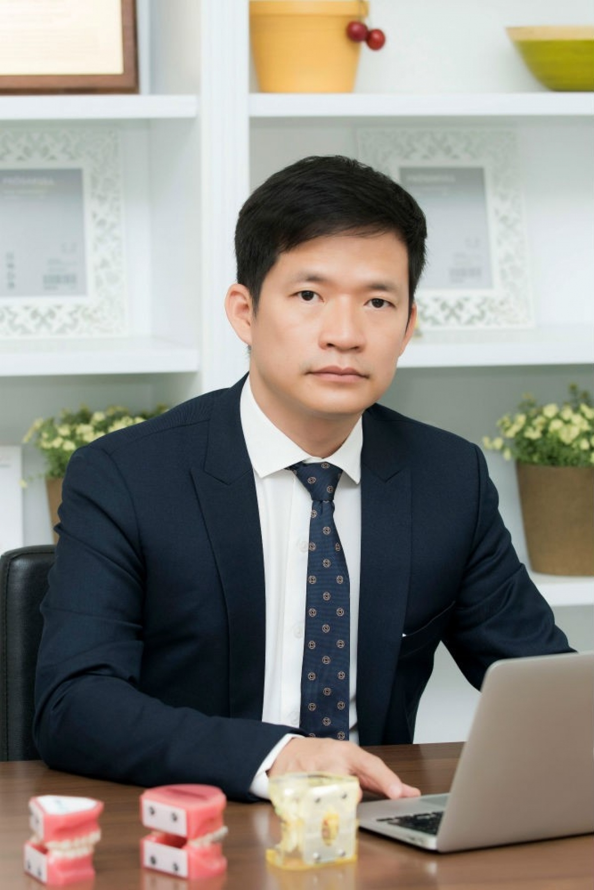 TS.BS Nguyễn Phú Hòa – Giám đốc Trung tâm Nha khoa Quốc tế Phú Hòa đã tới phòng thu trực tiếp của VOV2 và tư vấn cho thính giả về các bệnh răng lợi