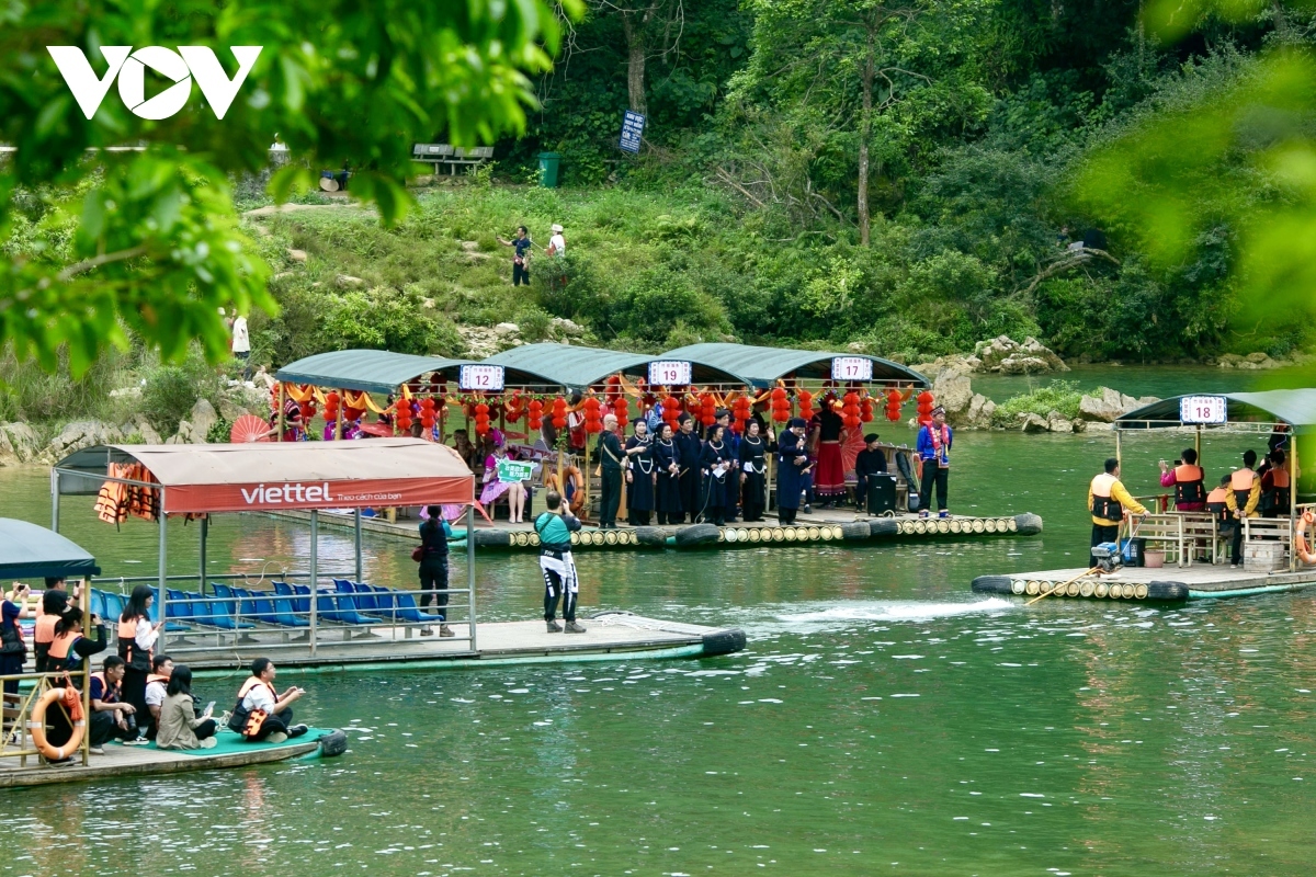 The tour is expected to become an eco-friendly cross-border tourism model between Vietnam and China.