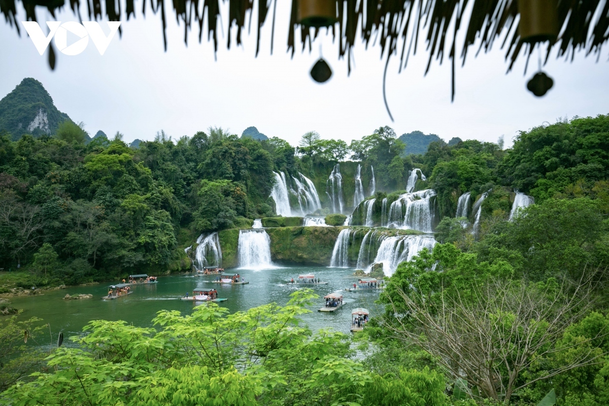 The northern mountainous province of Cao Bang launches tours of Ban Gioc-Detian waterfall on the Vietnam-China border, starting from September 15, 2023.