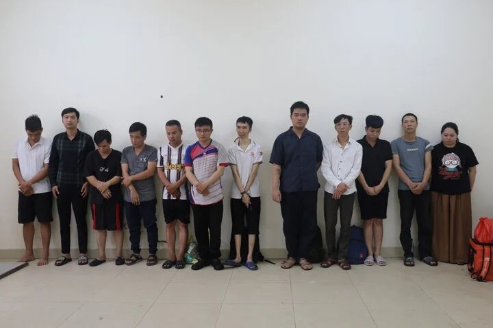 Những "mắt xích" trong đường dây phát tán clip khiêu dâm. (Ảnh: Công an cung cấp)