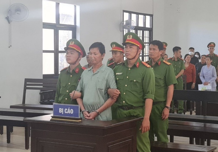 Bị cáo Nguyễn Văn Phụng tại phiên toà. (Ảnh: Đức Khánh)