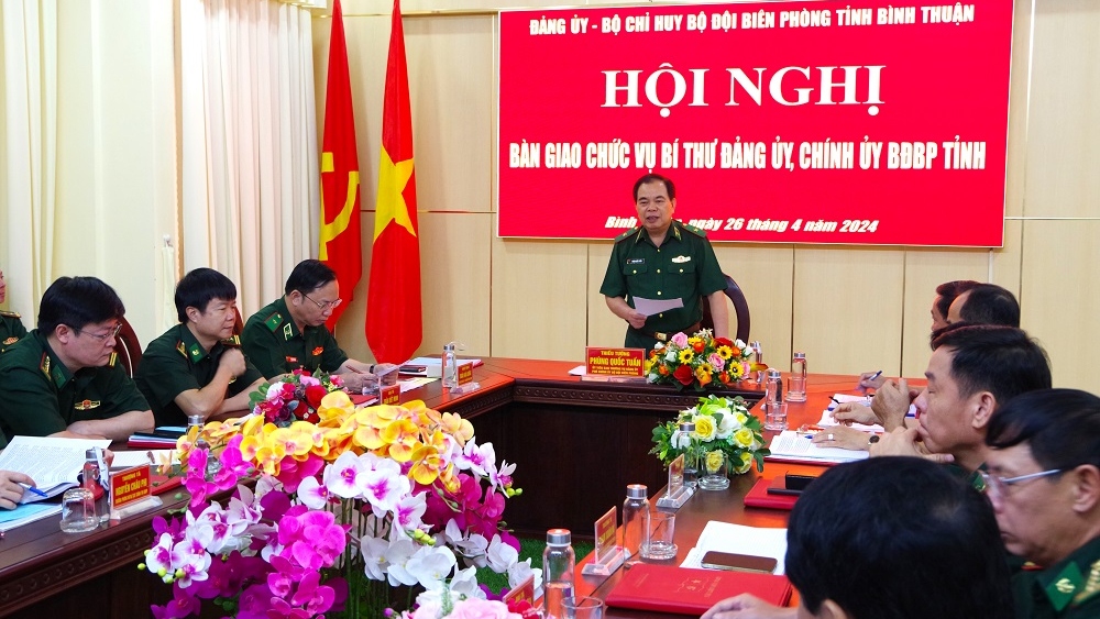 Thiếu tướng Phùng Quốc Tuấn, Phó Chính ủy BĐBP phát biểu tại buổi bàn giao. (Ảnh: Trung Thành)