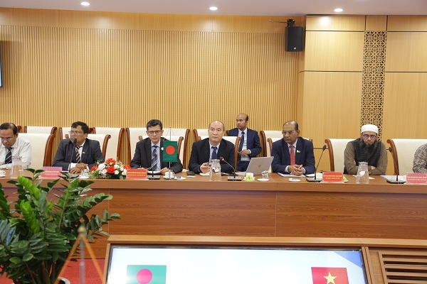 Bộ trưởng Nội các Bangladesh Mohammad Mahbub Hossain cùng đoàn công tác tại buổi làm việc
