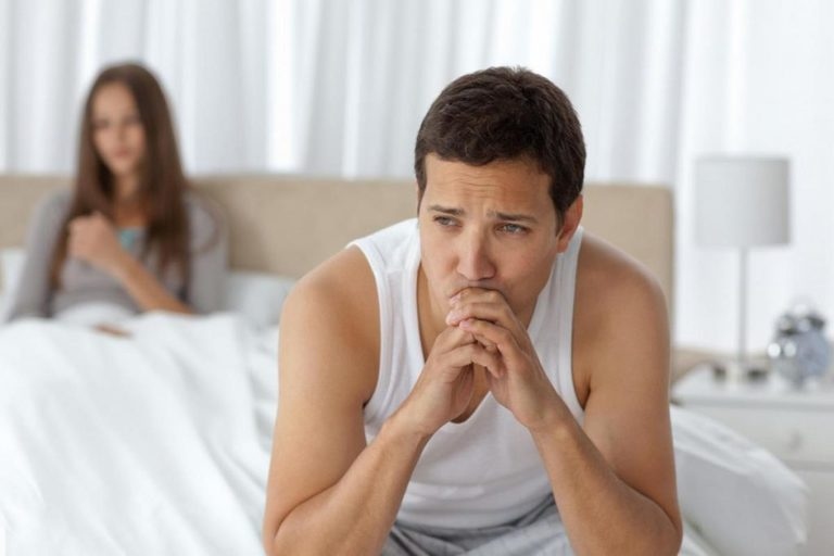 Việc dồn trữ tinh trùng có thể làm tăng số lượng nhưng nguy cơ bất thường cao, ảnh hưởng khả năng thụ thai. (Ảnh minh họa)