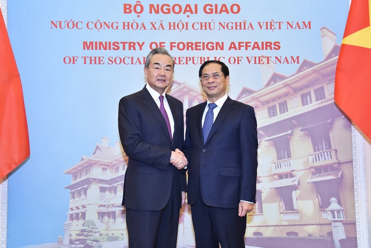 Hai Bộ trưởng Bộ Ngoại giao Bùi Thanh Sơn và Trung Quốc Vương Nghị (Ảnh: BNG)
